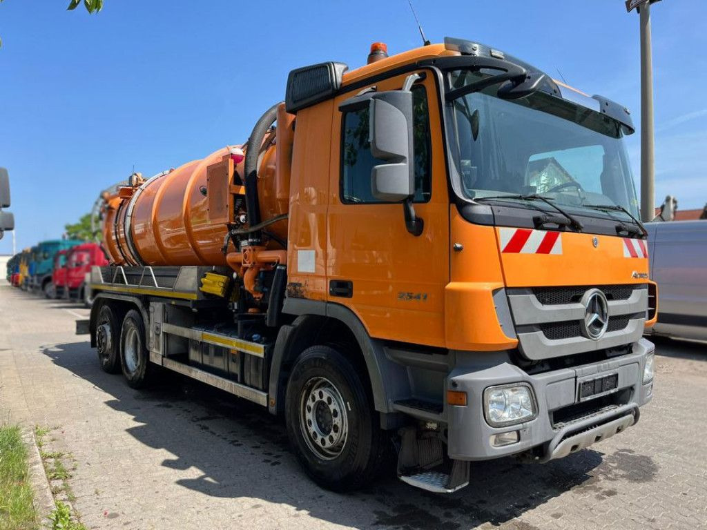 Mercedes-Benz Actros 2541 L6x2 Saug + Spülwagen super Zustand - فراغ شاحنة: صور 2 Mercedes-Benz Actros 2541 L6x2 Saug + Spülwagen super Zustand - فراغ شاحنة: صور 2