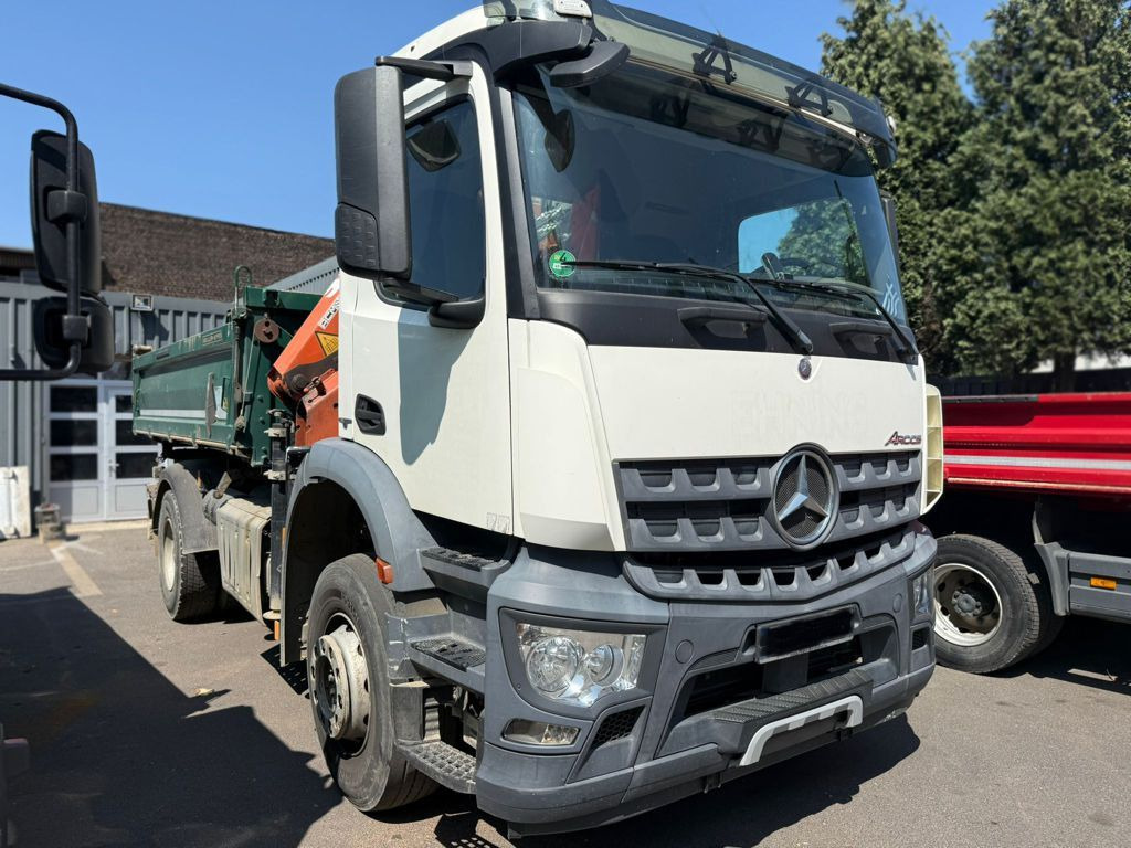 Mercedes-Benz Arocs 1835 K 2-Achs Kipper Kran Funk Greiferst. - قلابات, شاحنة كرين: صور 1 Mercedes-Benz Arocs 1835 K 2-Achs Kipper Kran Funk Greiferst. - قلابات, شاحنة كرين: صور 1