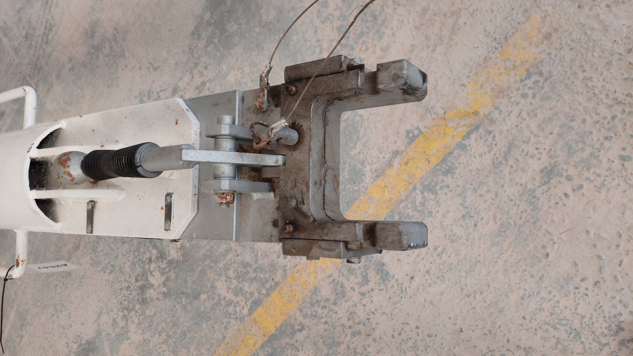 Towbar FSST F70/F100 Fladung - معدات الدعم الأرضي: صور 4 Towbar FSST F70/F100 Fladung - معدات الدعم الأرضي: صور 4