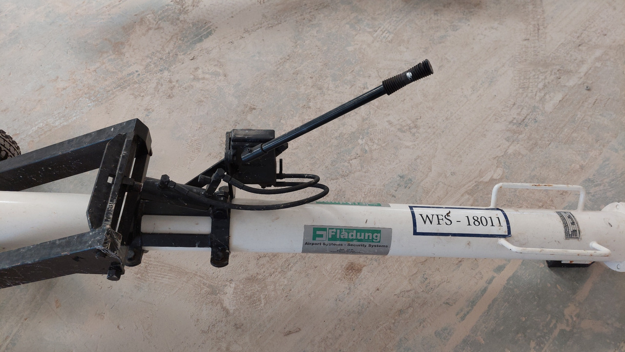 Towbar FSST F70/F100 Fladung - معدات الدعم الأرضي: صور 5 Towbar FSST F70/F100 Fladung - معدات الدعم الأرضي: صور 5