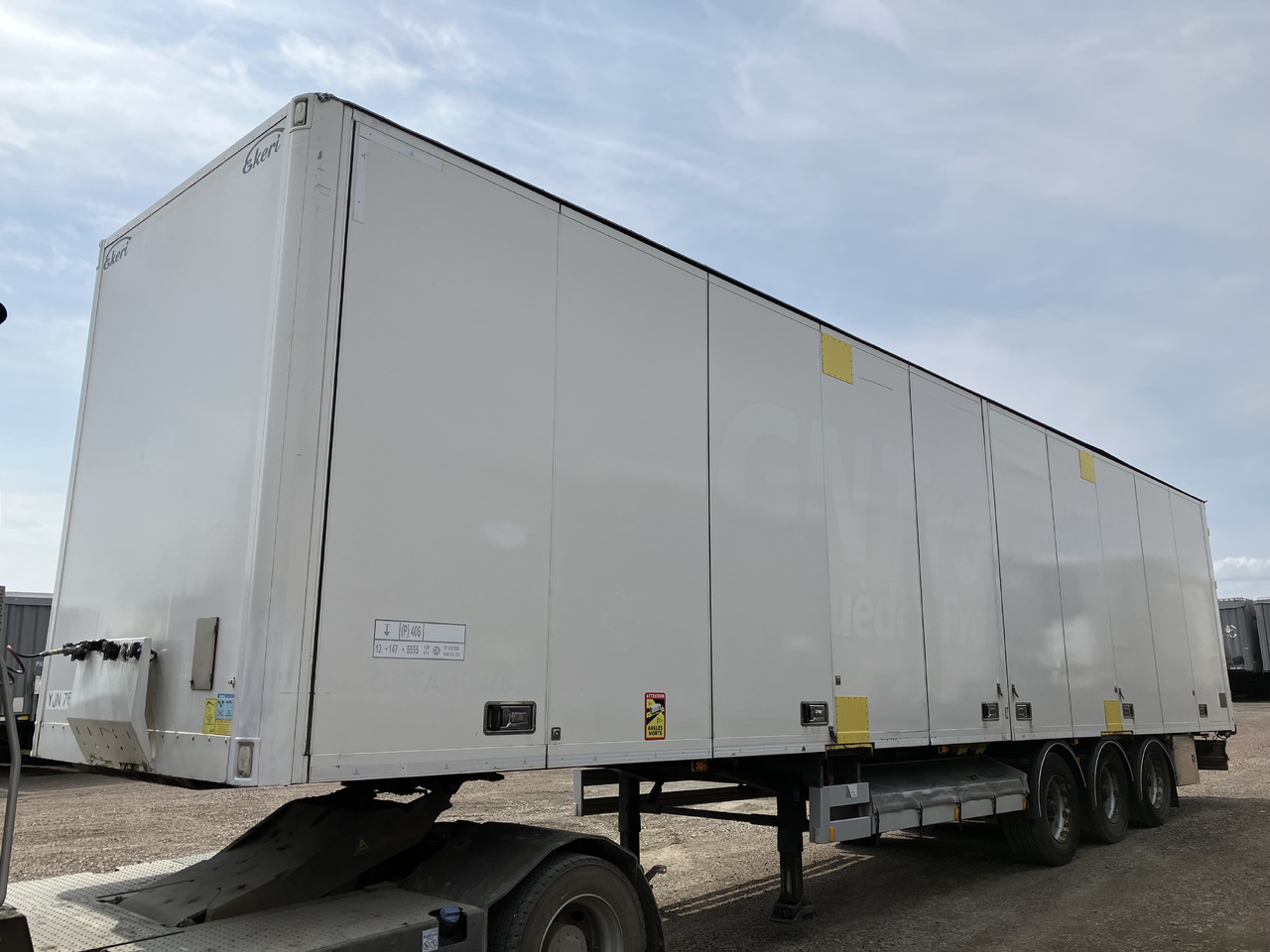 EKERI BOX OPENSIDE - TARP ROOF - HUCKEPACK - بصندوق مغلق نصف مقطورة: صور 1 EKERI BOX OPENSIDE - TARP ROOF - HUCKEPACK - بصندوق مغلق نصف مقطورة: صور 1