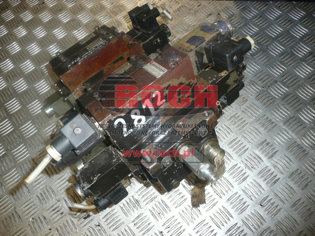 BUCHER HYDRAULICS 100021072 LD8SE4A2525 RM5445121646095109 + LP8SM3J63xx-SxK-0M18G24/16 29040763 2904078 29052523 + LV8SSBW-0M22/13 P=310 29040766 - 8 SEKCYJNY + KOŚĆ + CEWKI + ELEKTROZAWORY - صمامات هيدروليكية: صور 2 BUCHER HYDRAULICS 100021072 LD8SE4A2525 RM5445121646095109 + LP8SM3J63xx-SxK-0M18G24/16 29040763 2904078 29052523 + LV8SSBW-0M22/13 P=310 29040766 - 8 SEKCYJNY + KOŚĆ + CEWKI + ELEKTROZAWORY - صمامات هيدروليكية: صور 2
