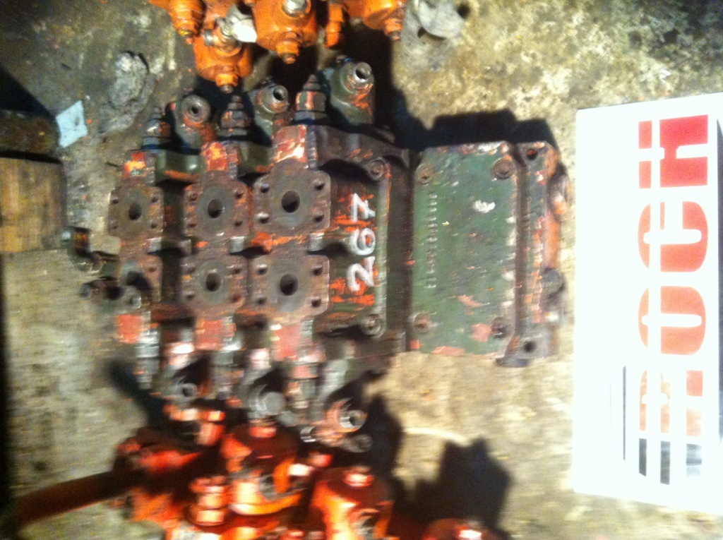 LINDE VT4 - 3 SEKCYJNY VW18 5665 + VW18 5645 + VW18 5625 + 668 341 27 05-12 6683412705-12 - صمامات هيدروليكية - آلات البناء: صور 1 LINDE VT4 - 3 SEKCYJNY VW18 5665 + VW18 5645 + VW18 5625 + 668 341 27 05-12 6683412705-12 - صمامات هيدروليكية - آلات البناء: صور 1