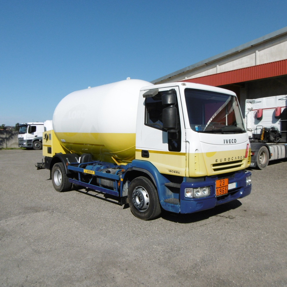 IVECO 150.24 - شاحنة صهريج: صور 1 IVECO 150.24 - شاحنة صهريج: صور 1