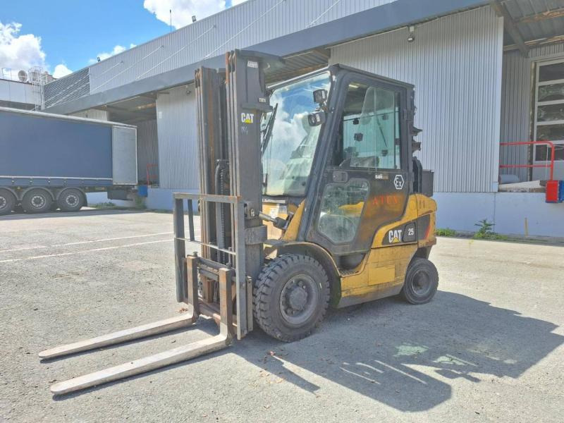 Caterpillar DP25NT - رافعة شوكية ديزل: صور 1 Caterpillar DP25NT - رافعة شوكية ديزل: صور 1