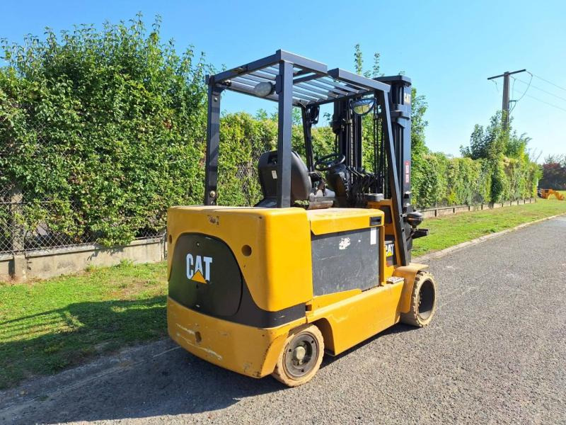 Caterpillar EC55N - رافعة شوكية كهربائية: صور 5 Caterpillar EC55N - رافعة شوكية كهربائية: صور 5
