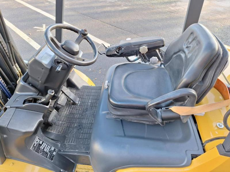 رافعة شوكية تعمل بالغاز Caterpillar GP30NTD: صور 15