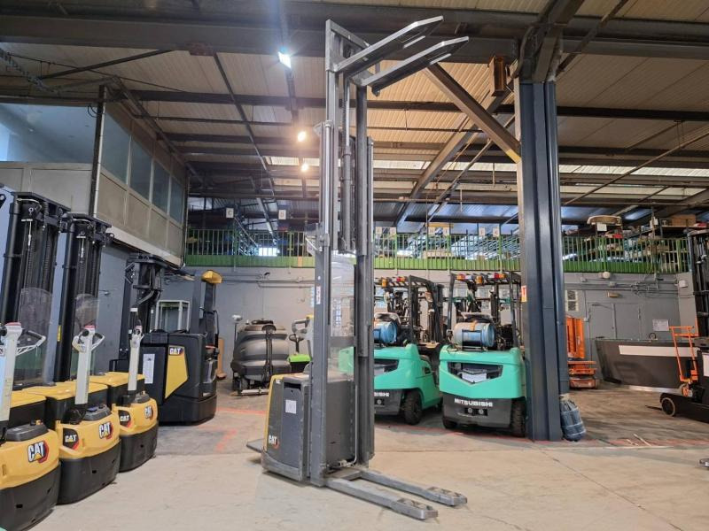 معدات تكديس Caterpillar NSV16P: صور 12 معدات تكديس Caterpillar NSV16P: صور 12