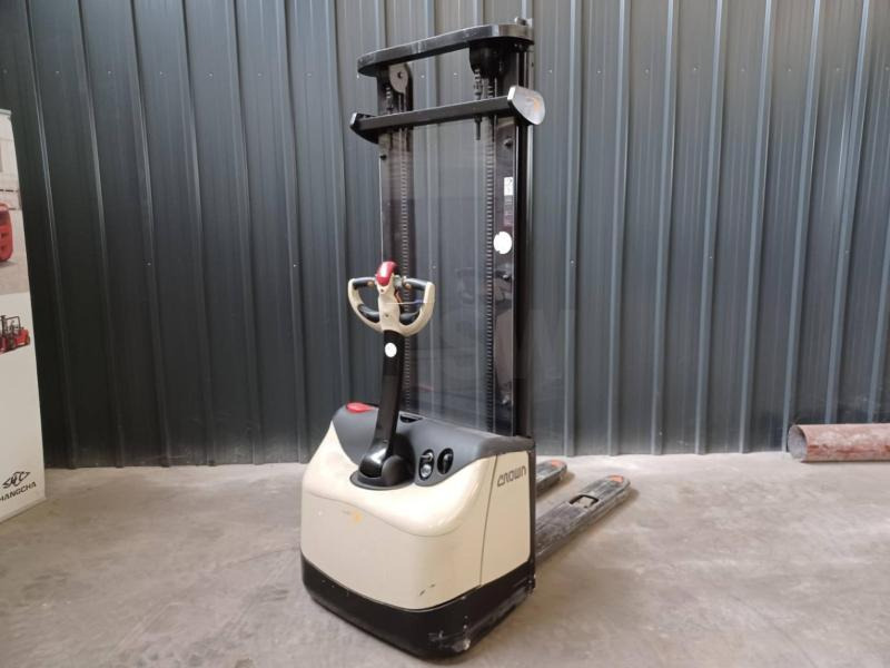 Crown WF3000-1.0FT - معدات تكديس: صور 1 Crown WF3000-1.0FT - معدات تكديس: صور 1