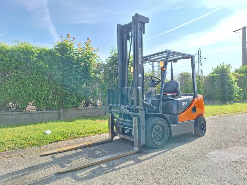 Doosan D30S 5 - رافعة شوكية ديزل: صور 2 Doosan D30S 5 - رافعة شوكية ديزل: صور 2