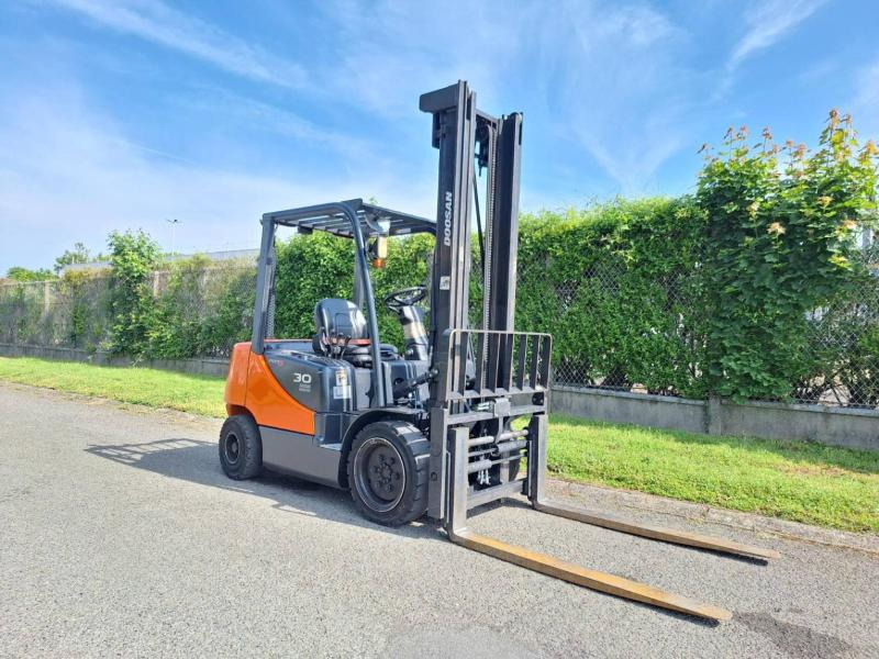 Doosan D30S 5 - رافعة شوكية ديزل: صور 1 Doosan D30S 5 - رافعة شوكية ديزل: صور 1