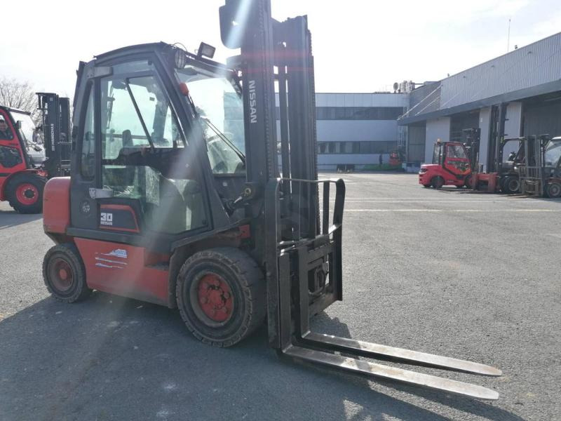 Nissan FGDO2A30Q - رافعة شوكية ديزل: صور 1 Nissan FGDO2A30Q - رافعة شوكية ديزل: صور 1