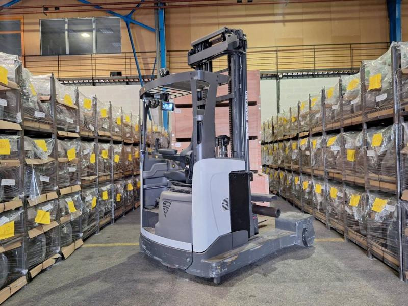 UniCarriers 250DTFVRE635UFW - شاحنة المناولة رباعية الاتجاهات: صور 5 UniCarriers 250DTFVRE635UFW - شاحنة المناولة رباعية الاتجاهات: صور 5