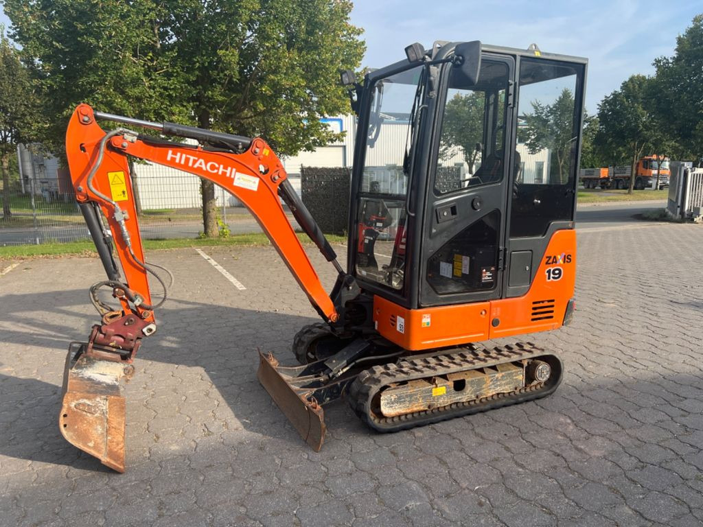 Hitachi ZX 19-5A CR, BJ 17, 1988 BH, Tilt MS01, TL, GL - حفارة مصغرة: صور 1 Hitachi ZX 19-5A CR, BJ 17, 1988 BH, Tilt MS01, TL, GL - حفارة مصغرة: صور 1