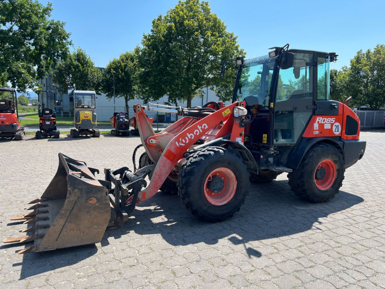 Kubota R 085, Bj 19, 1950 BH, SWE, Schaufel, Gabel - اللودر بعجل: صور 1 Kubota R 085, Bj 19, 1950 BH, SWE, Schaufel, Gabel - اللودر بعجل: صور 1