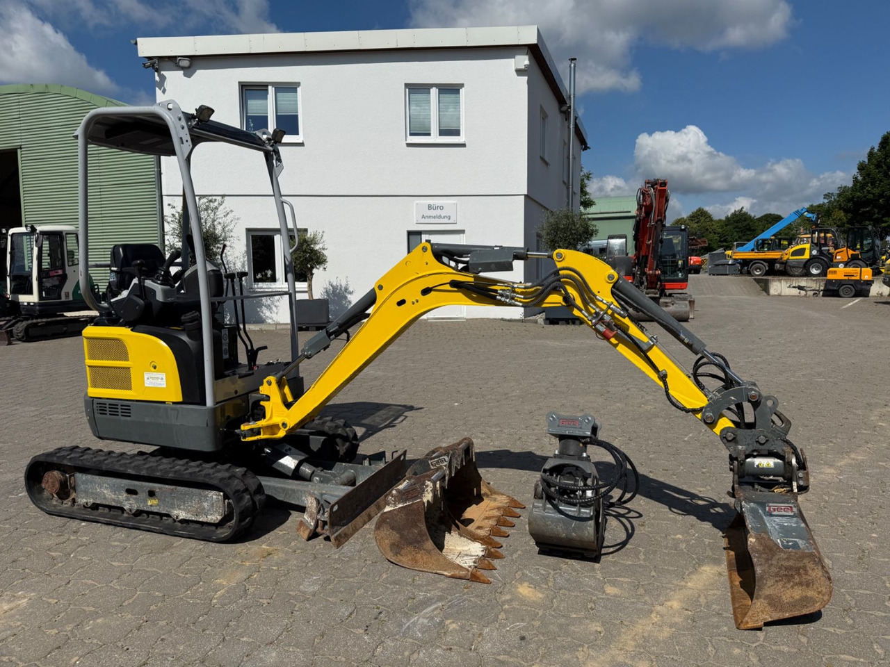 Wacker EZ 17, Bj 21, 820 BH, Tilt, hydr. SW, 3 Löffel - حفارة مصغرة: صور 4 Wacker EZ 17, Bj 21, 820 BH, Tilt, hydr. SW, 3 Löffel - حفارة مصغرة: صور 4