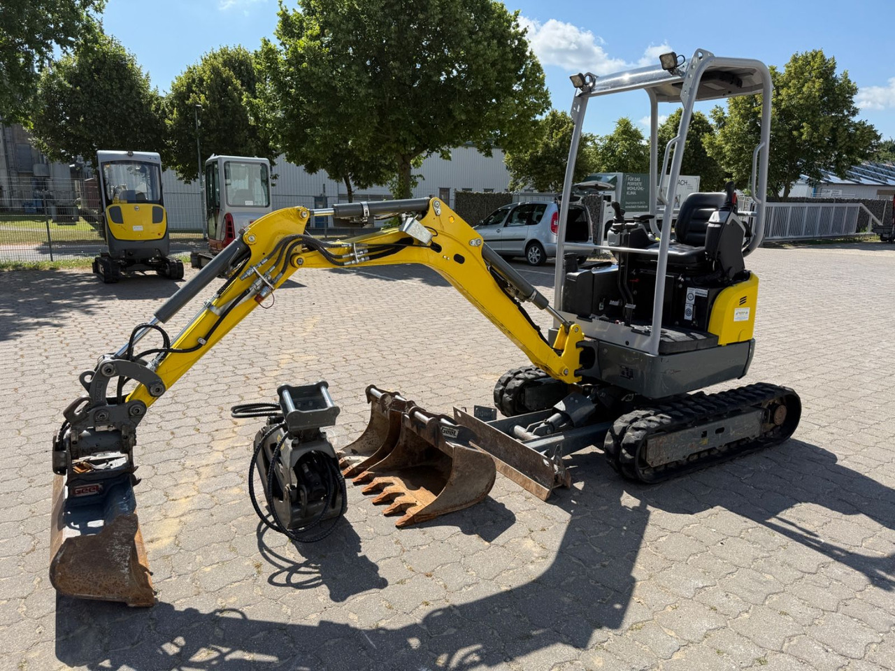 Wacker EZ 17, Bj 21, 820 BH, Tilt, hydr. SW, 3 Löffel - حفارة مصغرة: صور 1 Wacker EZ 17, Bj 21, 820 BH, Tilt, hydr. SW, 3 Löffel - حفارة مصغرة: صور 1