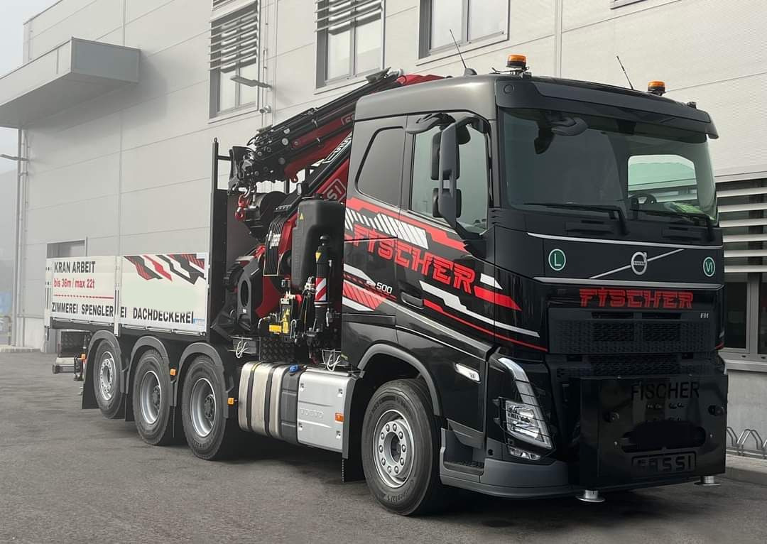 Volvo FH500 Hiab Palfinger Fassi F820-7 - شاحنات مسطحة: صور 1 Volvo FH500 Hiab Palfinger Fassi F820-7 - شاحنات مسطحة: صور 1