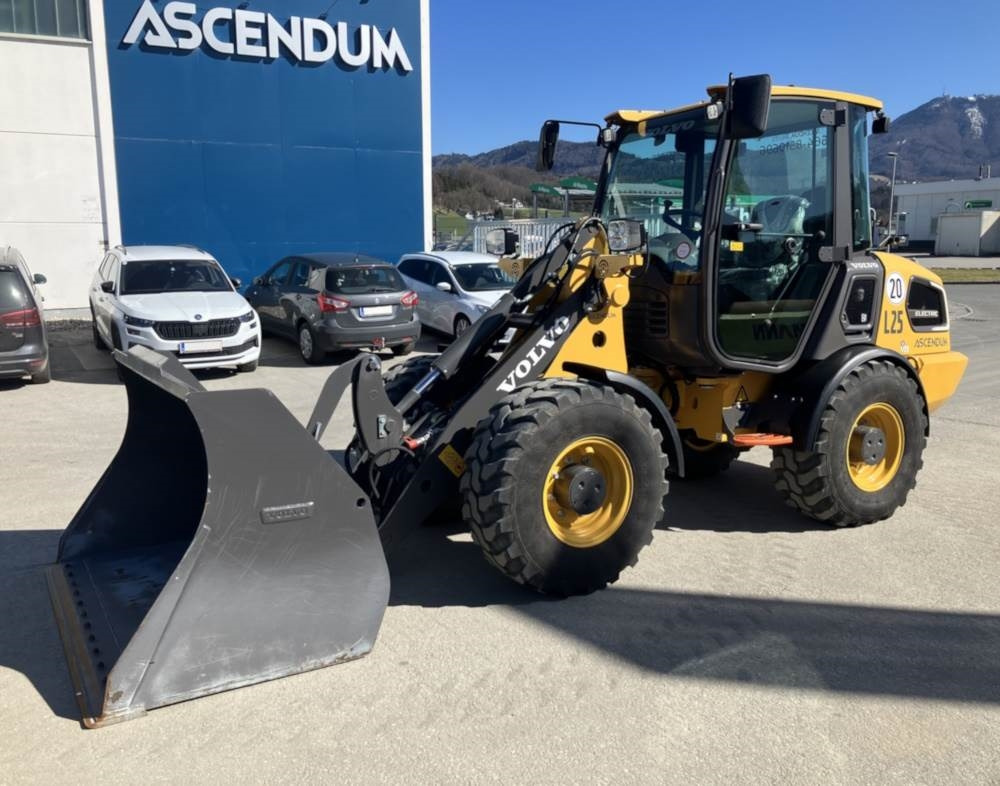 Volvo JL25H Electric - شيول صغير: صور 4 Volvo JL25H Electric - شيول صغير: صور 4