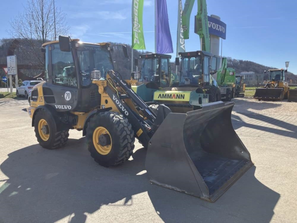 Volvo JL25H Electric - شيول صغير: صور 1 Volvo JL25H Electric - شيول صغير: صور 1