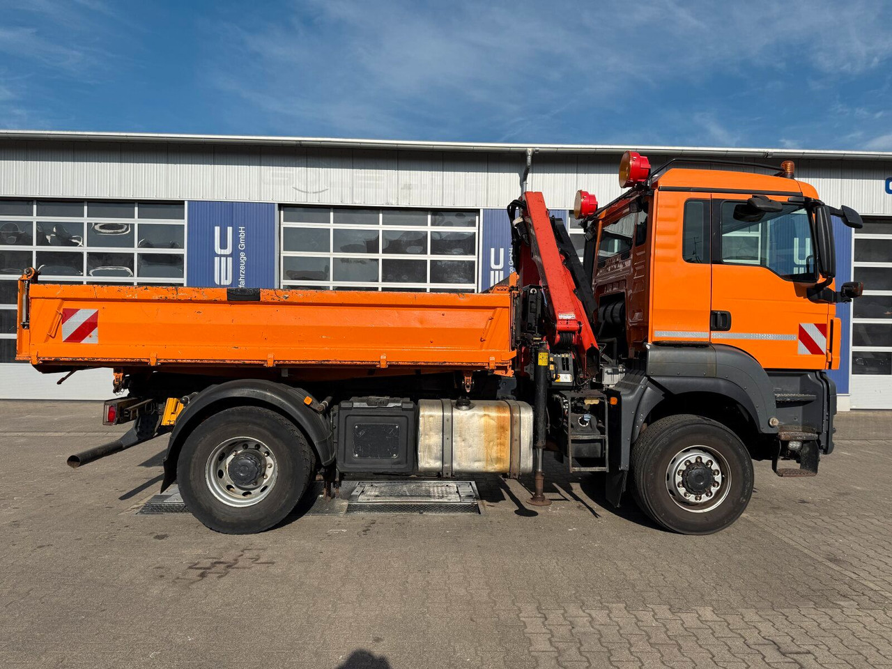 MAN TGA 18.360 4x4 Dreiseiten-Kipper Kran PALFINGER - شاحنة كرين: صور 2 MAN TGA 18.360 4x4 Dreiseiten-Kipper Kran PALFINGER - شاحنة كرين: صور 2