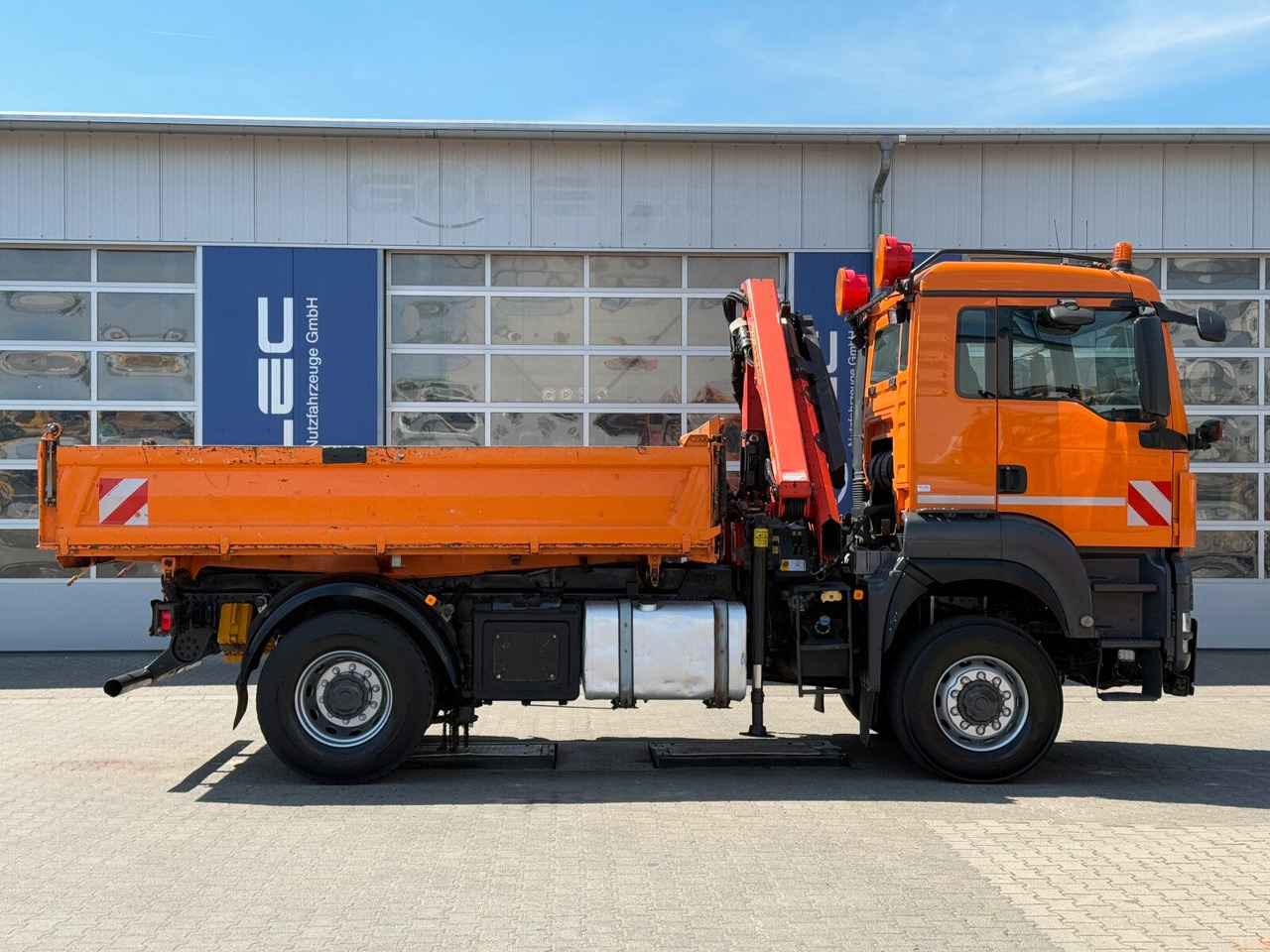 MAN TGA 18.360 4x4 Kipper Kran PALFINGER Winterd. - قلابات, شاحنة كرين: صور 2 MAN TGA 18.360 4x4 Kipper Kran PALFINGER Winterd. - قلابات, شاحنة كرين: صور 2