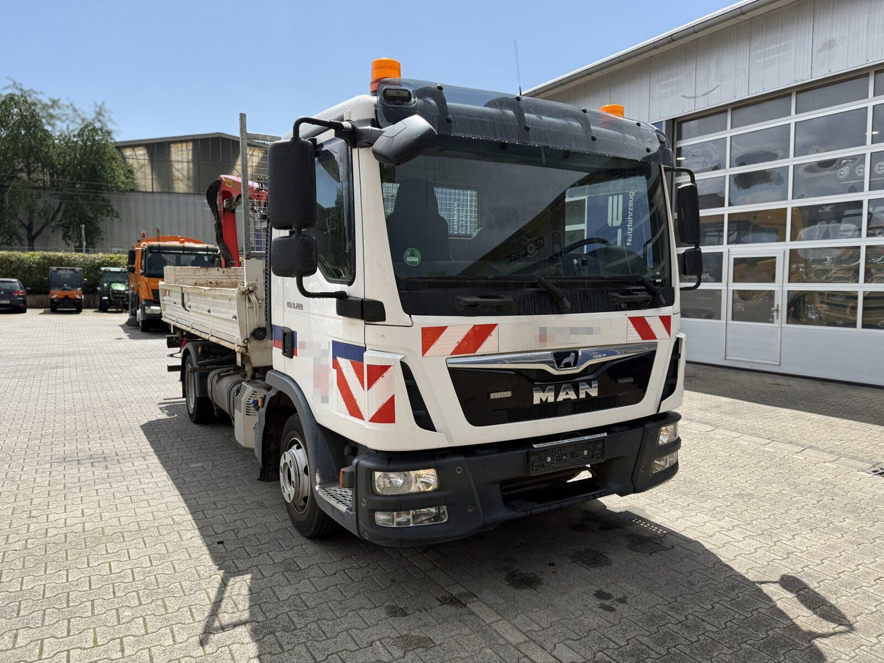 MAN TGL 8.220 4x2 Kipper Kran Palfinger 7.001-K A - قلاب صغير: صور 1 MAN TGL 8.220 4x2 Kipper Kran Palfinger 7.001-K A - قلاب صغير: صور 1