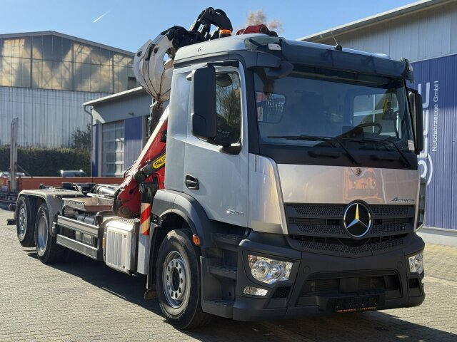 Mercedes-Benz ACTROS 2546 6x2 Abrollkip Kran Palfinger Q150Z95 - شاحنة ذات الخطاف, شاحنة كرين: صور 1 Mercedes-Benz ACTROS 2546 6x2 Abrollkip Kran Palfinger Q150Z95 - شاحنة ذات الخطاف, شاحنة كرين: صور 1