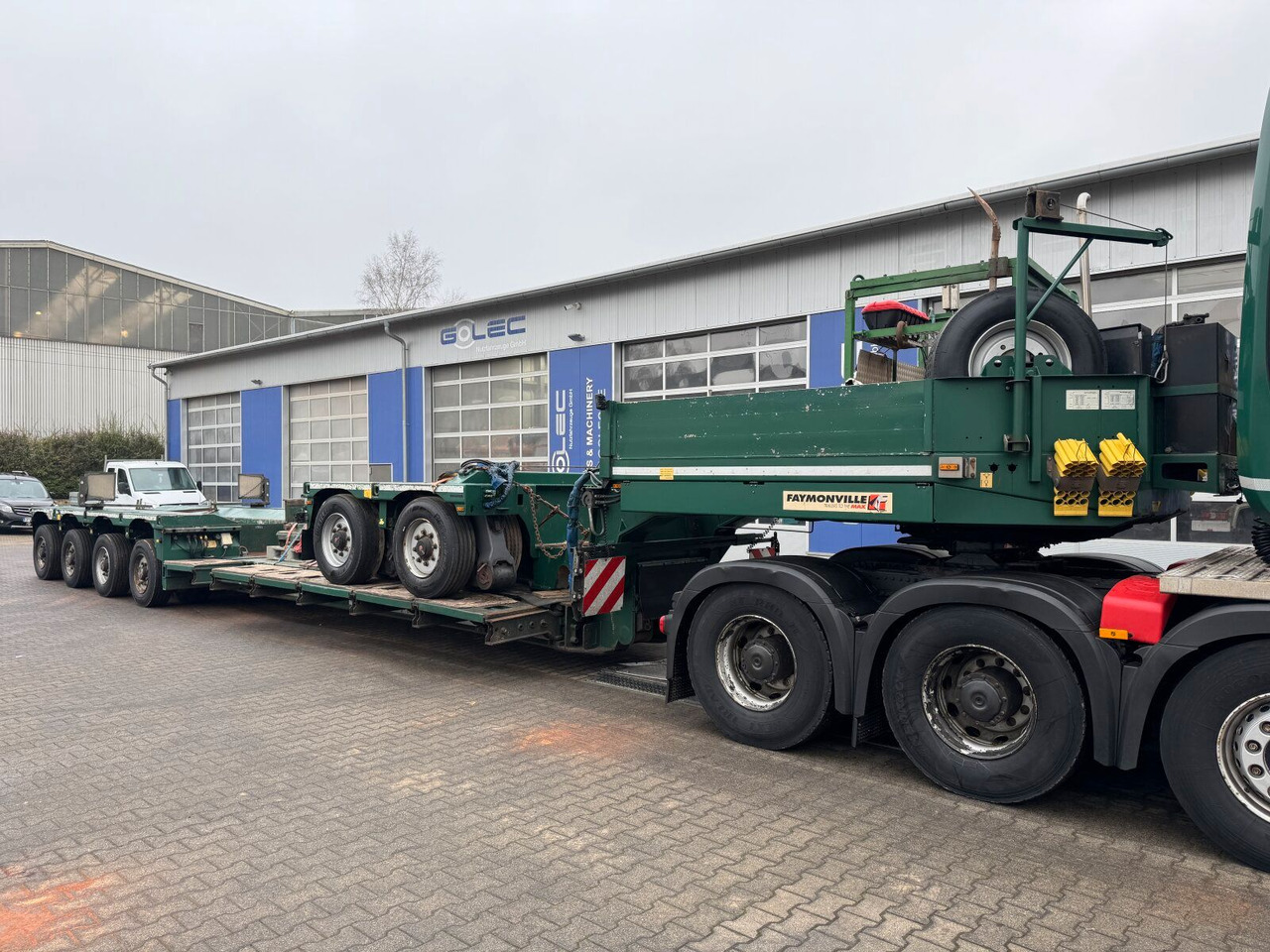 Mercedes-Benz ACTROS 4163 8x4 Schwerlast +Tieflader 4+2 *83 T - شاحنة جرار: صور 3 Mercedes-Benz ACTROS 4163 8x4 Schwerlast +Tieflader 4+2 *83 T - شاحنة جرار: صور 3