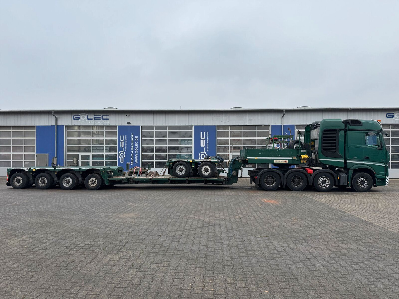 Mercedes-Benz ACTROS 4163 8x4 Schwerlast +Tieflader 4+2 *83 T - شاحنة جرار: صور 4 Mercedes-Benz ACTROS 4163 8x4 Schwerlast +Tieflader 4+2 *83 T - شاحنة جرار: صور 4