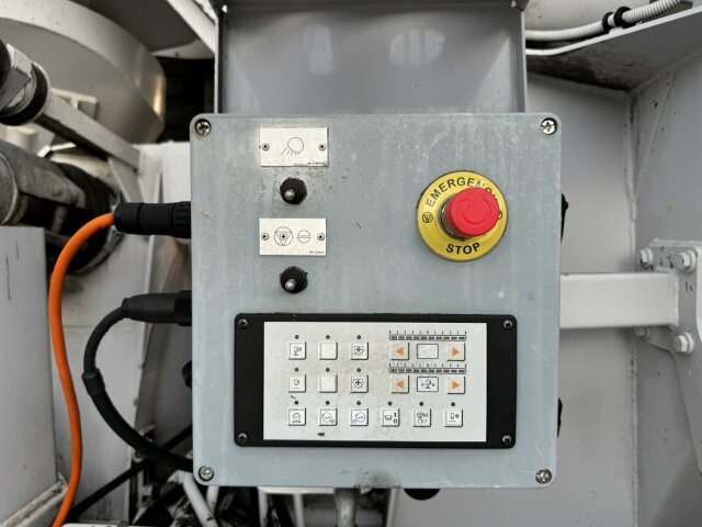 Mercedes-Benz AROCS 3243 8x4 Euro 6 Pumi Putzmeister TMM 24-3 - مضخة خرسانة: صور 3 Mercedes-Benz AROCS 3243 8x4 Euro 6 Pumi Putzmeister TMM 24-3 - مضخة خرسانة: صور 3