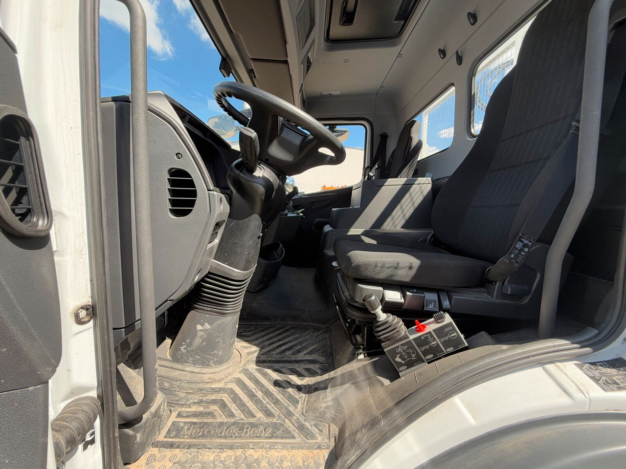قلاب صغير Mercedes-Benz ATEGO 818 4x2 Euro 6 Kipper Kran FASSI F65B.0.22: صور 13