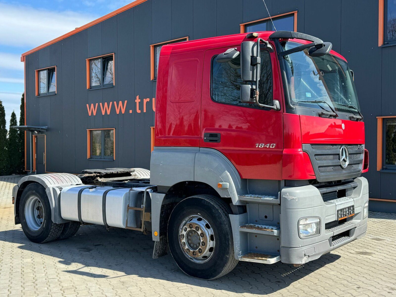 Mercedes-Benz AXOR 1840 4x2 Euro5 SZM Kipphydraulik - شاحنة جرار: صور 1 Mercedes-Benz AXOR 1840 4x2 Euro5 SZM Kipphydraulik - شاحنة جرار: صور 1