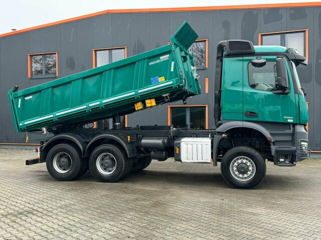 Mercedes-Benz Arocs 3351 6x6 Kipper Bordmatic Meiller - قلابات: صور 2 Mercedes-Benz Arocs 3351 6x6 Kipper Bordmatic Meiller - قلابات: صور 2