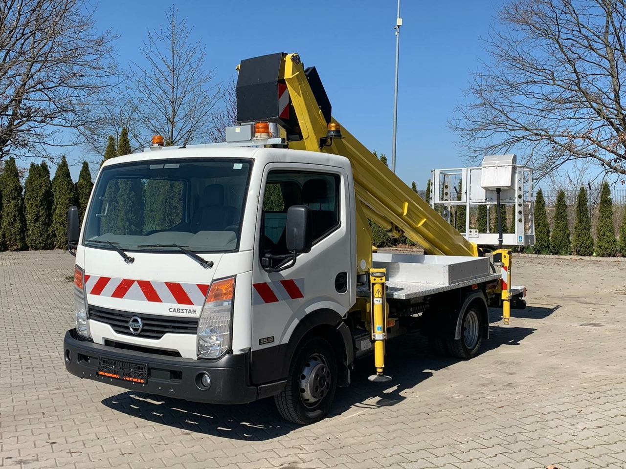 Nissan Cabstar 4x2 Ruthmann Steiger TB 270 - مصاعد الازدهار محمولة على شاحنة: صور 2 Nissan Cabstar 4x2 Ruthmann Steiger TB 270 - مصاعد الازدهار محمولة على شاحنة: صور 2