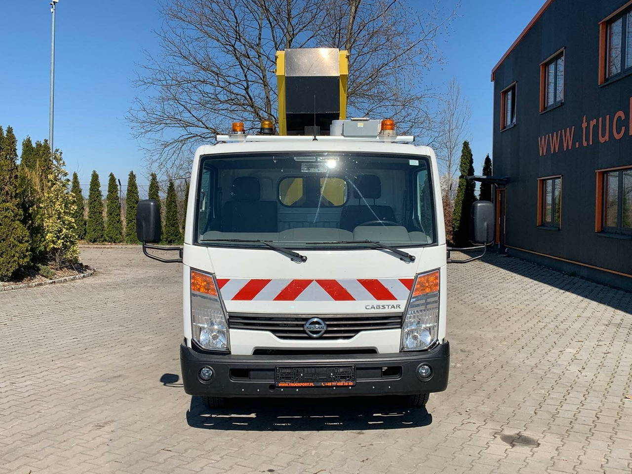 Nissan Cabstar 4x2 Ruthmann Steiger TB 270 - مصاعد الازدهار محمولة على شاحنة: صور 3 Nissan Cabstar 4x2 Ruthmann Steiger TB 270 - مصاعد الازدهار محمولة على شاحنة: صور 3