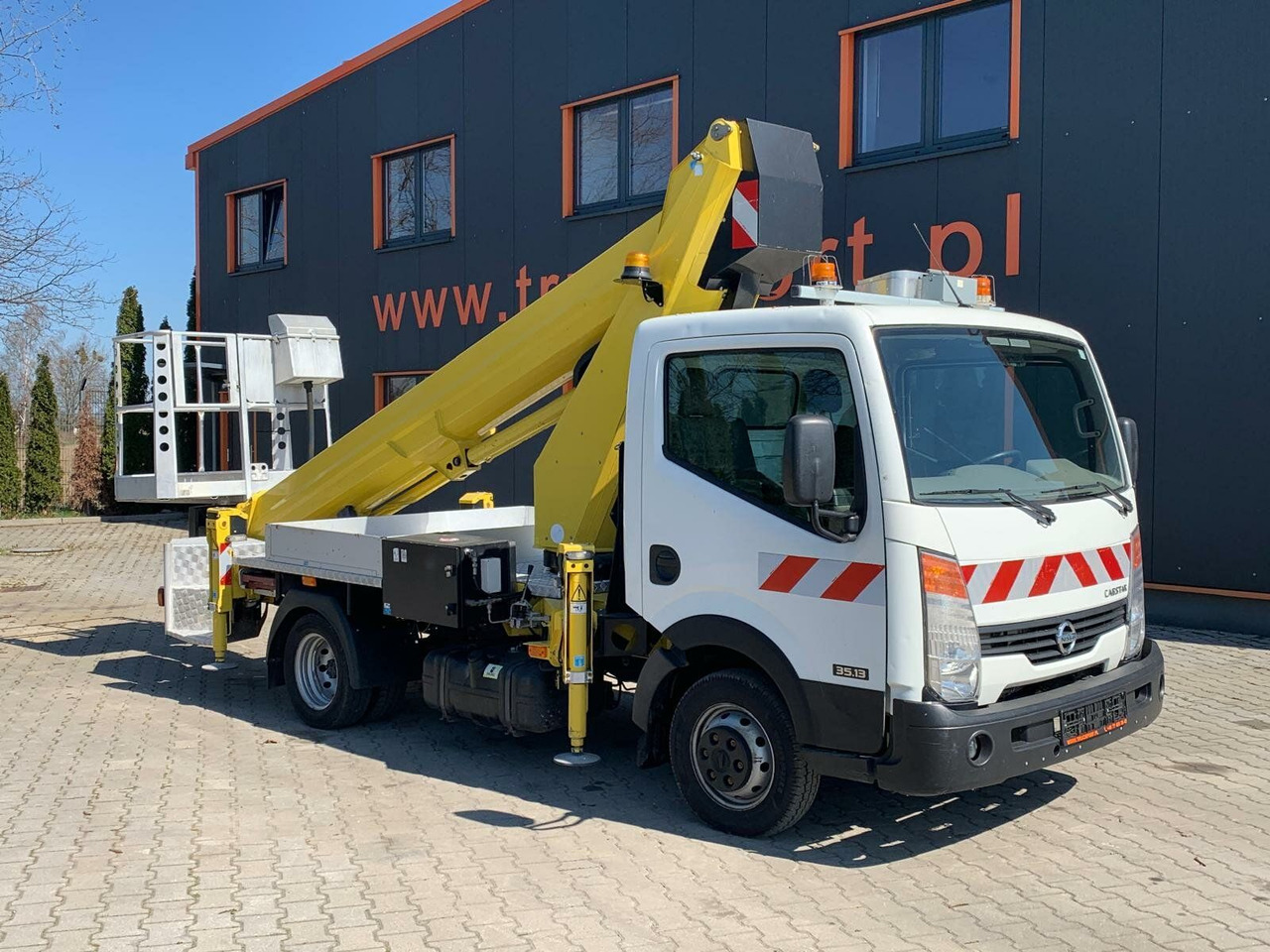 Nissan Cabstar 4x2 Ruthmann Steiger TB 270 - مصاعد الازدهار محمولة على شاحنة: صور 1 Nissan Cabstar 4x2 Ruthmann Steiger TB 270 - مصاعد الازدهار محمولة على شاحنة: صور 1
