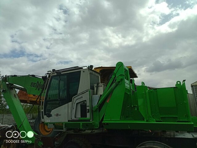 Sennebogen 818-E Umschlagbagger - 83 Ton - mit Greifer - حفارة على عجلات: صور 2 Sennebogen 818-E Umschlagbagger - 83 Ton - mit Greifer - حفارة على عجلات: صور 2