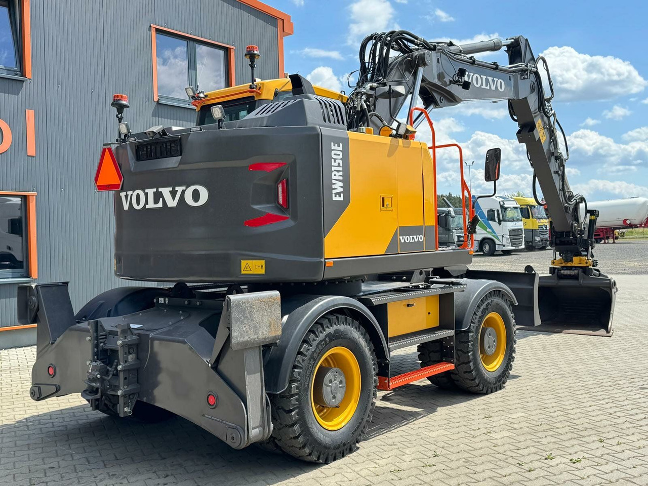 Volvo EWR150E Mobilbagger mit ROTATOR ENCONG EC319 - حفارة على عجلات: صور 5 Volvo EWR150E Mobilbagger mit ROTATOR ENCONG EC319 - حفارة على عجلات: صور 5