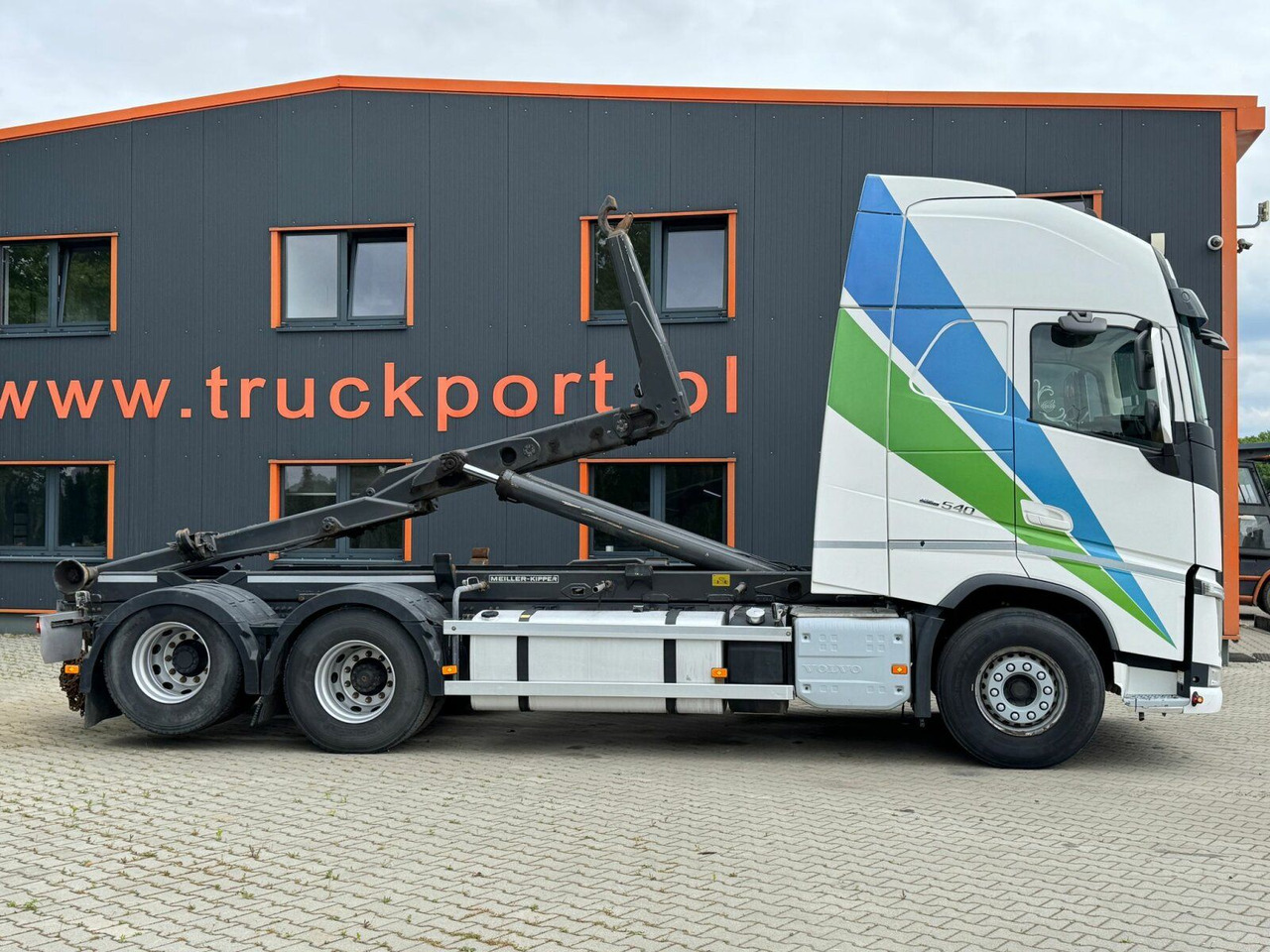 شاحنة ذات الخطاف Volvo FH 540 6x2 Abrollkipper MEILLER RK 26.67: صور 21