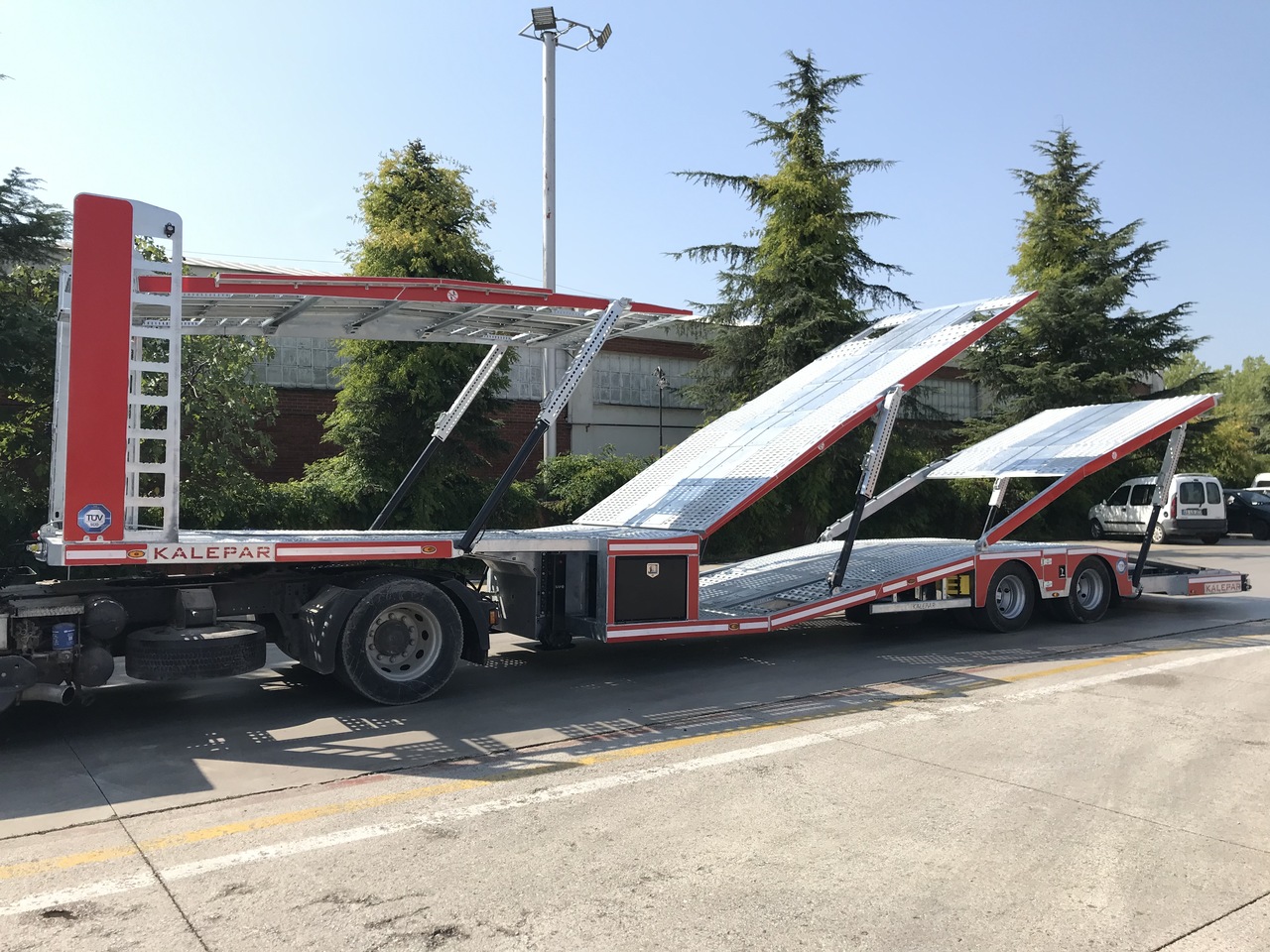 KALEPAR KLP 228V6-6 Loader Autotransporter - شاحنة نقل سيارات نصف مقطورة: صور 4 KALEPAR KLP 228V6-6 Loader Autotransporter - شاحنة نقل سيارات نصف مقطورة: صور 4