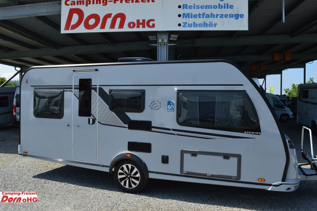 Knaus Südwind 500 EU 60 Years Dachklima - كرفان سحب: صور 1 Knaus Südwind 500 EU 60 Years Dachklima - كرفان سحب: صور 1
