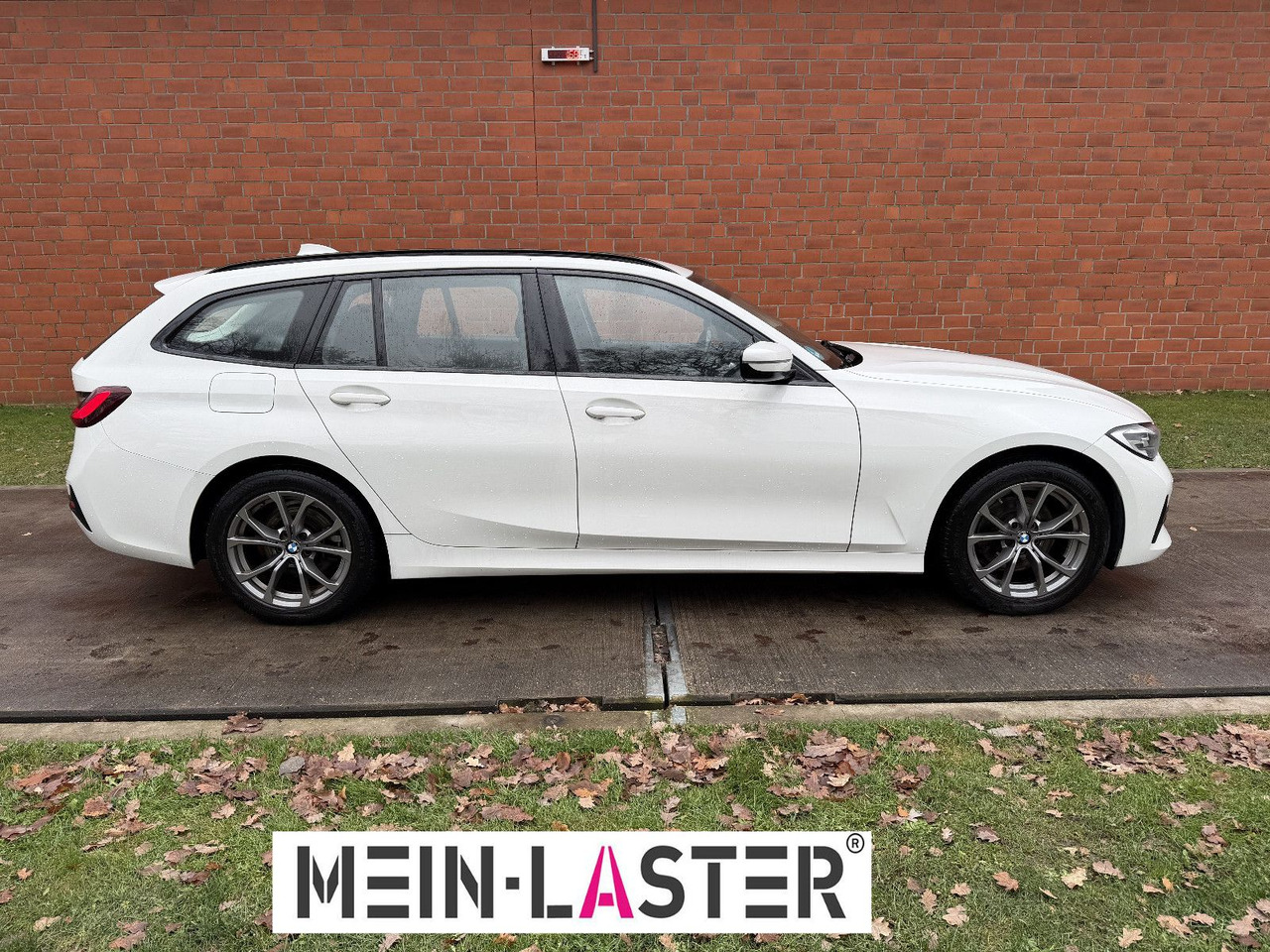 BMW 320 d xDrive touring Sport Line shadow AHK - سيارة ستيشن: صور 3 BMW 320 d xDrive touring Sport Line shadow AHK - سيارة ستيشن: صور 3