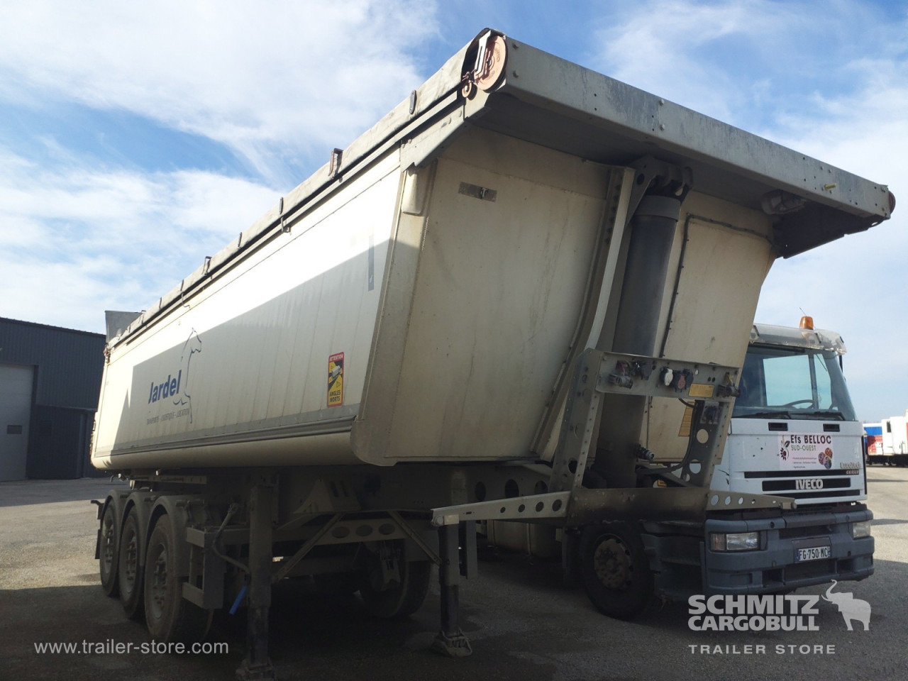 SCHMITZ Tipper Alu-square sided body 24m³ - قلابة نصف مقطورة: صور 1 SCHMITZ Tipper Alu-square sided body 24m³ - قلابة نصف مقطورة: صور 1