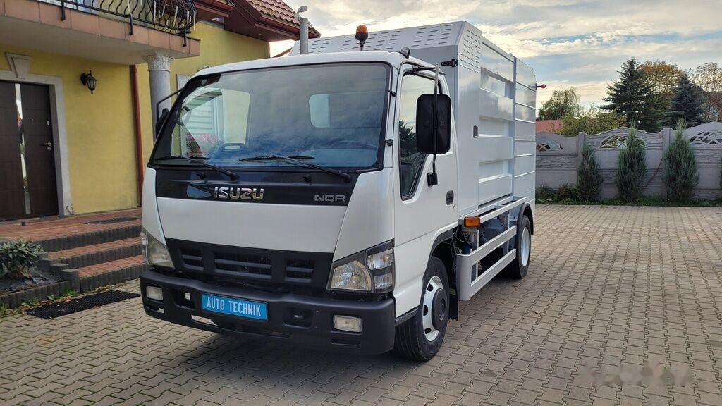 Isuzu NQR75 Container washer laveuse lavacassonetti myjka - شاحنة القمامة: صور 3 Isuzu NQR75 Container washer laveuse lavacassonetti myjka - شاحنة القمامة: صور 3