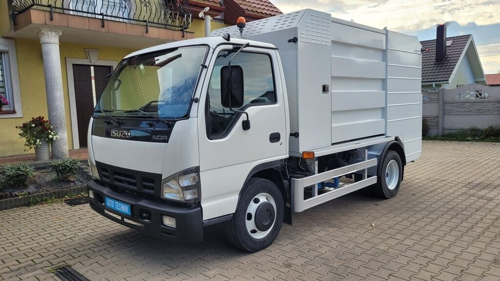 Isuzu NQR75 Container washer laveuse lavacassonetti myjka - شاحنة القمامة: صور 4 Isuzu NQR75 Container washer laveuse lavacassonetti myjka - شاحنة القمامة: صور 4