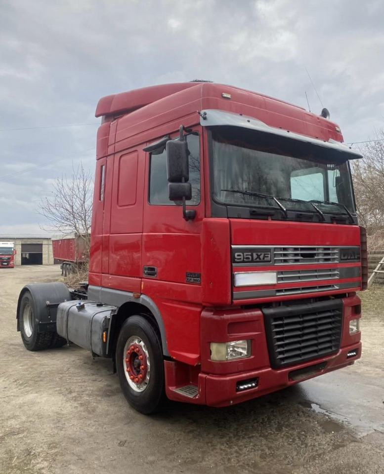 DAF 95XF380 - شاحنة جرار: صور 1 DAF 95XF380 - شاحنة جرار: صور 1