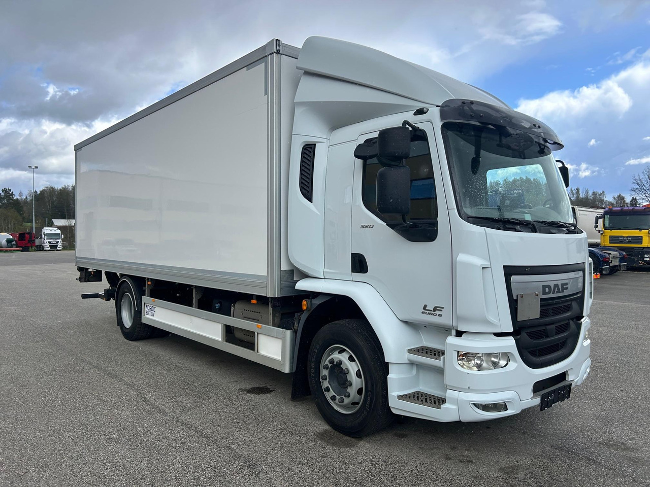 DAF LF320 - بصندوق مغلق شاحنة: صور 1 DAF LF320 - بصندوق مغلق شاحنة: صور 1