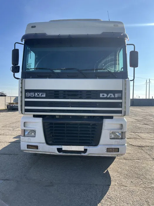 DAF XF 95.430 - شاحنة جرار: صور 3 DAF XF 95.430 - شاحنة جرار: صور 3