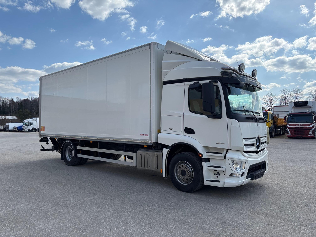 MERCEDES-BENZ ACTROS 1835 - بصندوق مغلق شاحنة: صور 1 MERCEDES-BENZ ACTROS 1835 - بصندوق مغلق شاحنة: صور 1